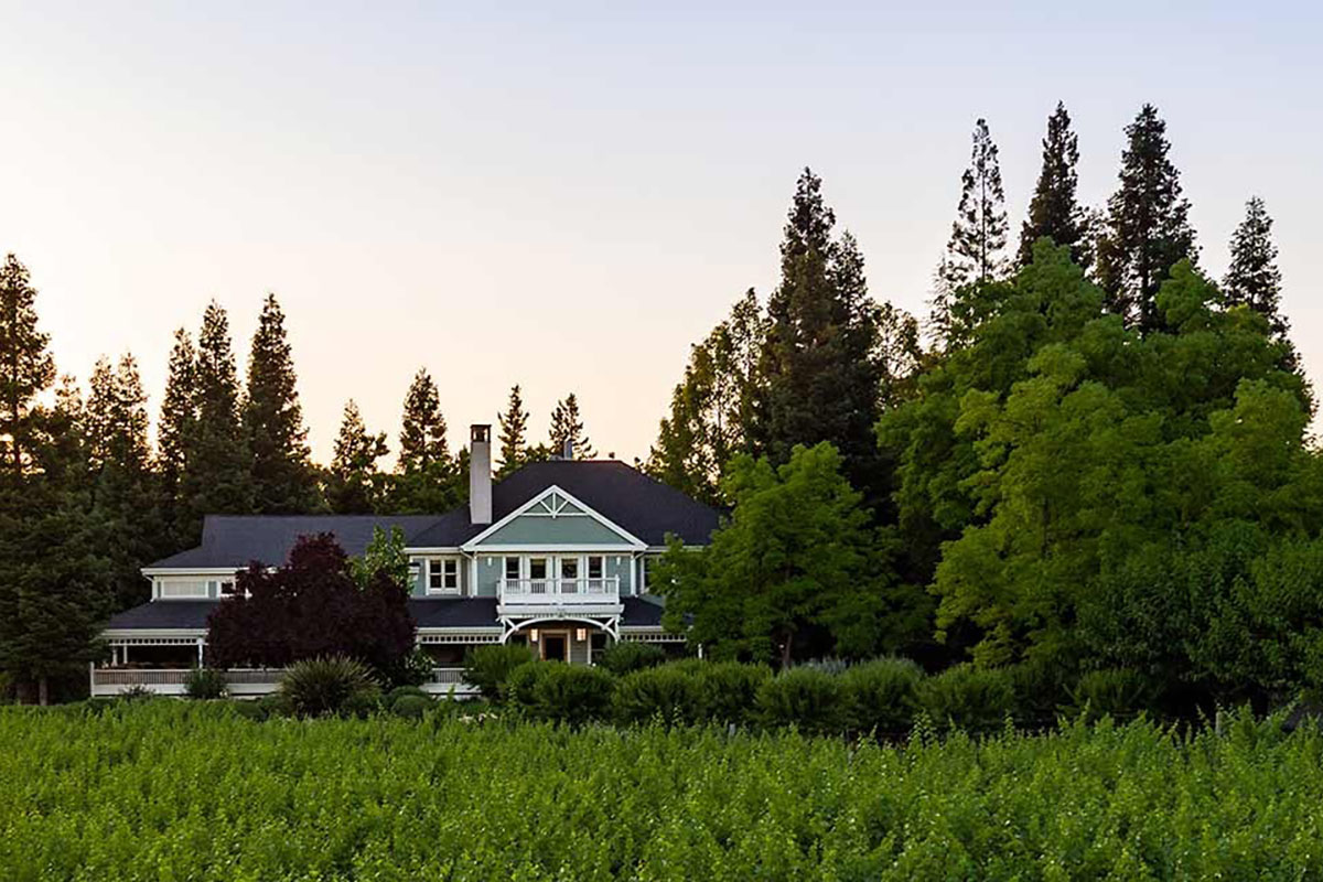 Buckhorn Vineyards Estate at dusk